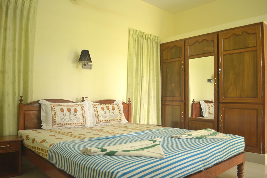 Ganesh Ayurveda Holiday Home Bed And Breakfast Kovalam Esterno foto