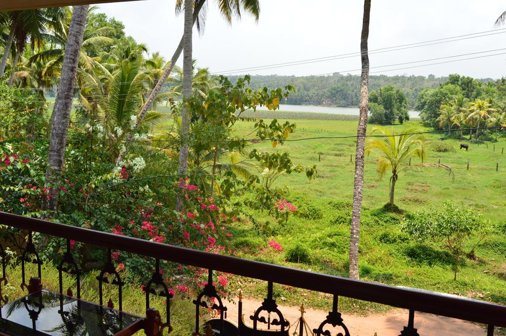 Ganesh Ayurveda Holiday Home Bed And Breakfast Kovalam Esterno foto