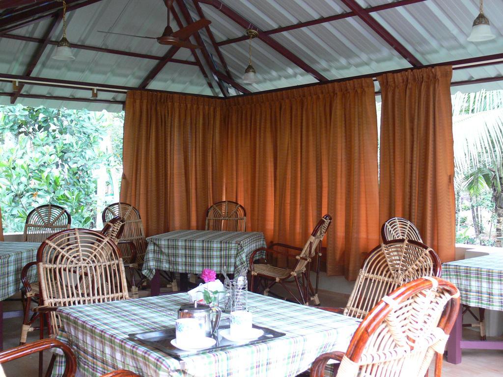 Ganesh Ayurveda Holiday Home Bed And Breakfast Kovalam Esterno foto