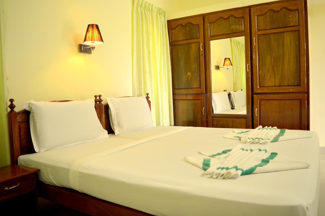 Ganesh Ayurveda Holiday Home Bed And Breakfast Kovalam Esterno foto