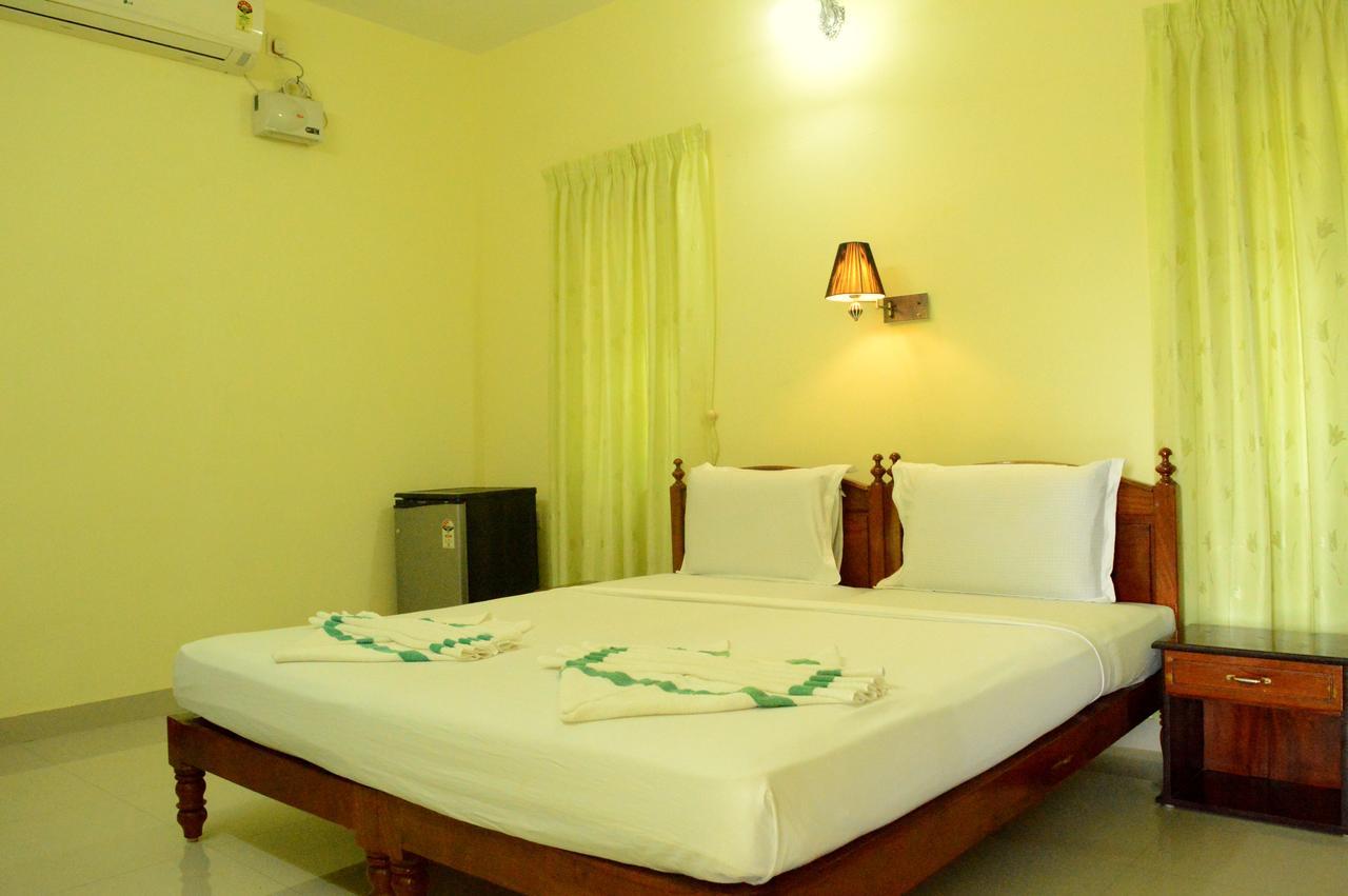 Ganesh Ayurveda Holiday Home Bed And Breakfast Kovalam Esterno foto