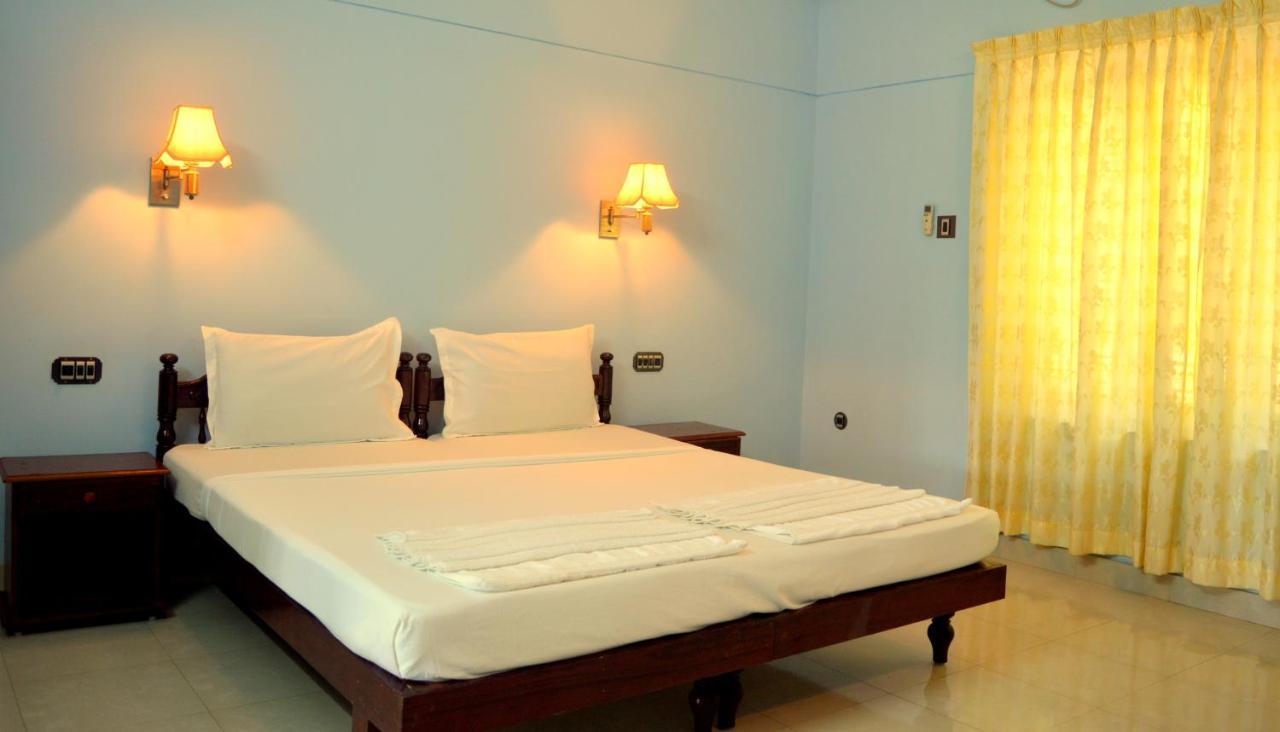 Ganesh Ayurveda Holiday Home Bed And Breakfast Kovalam Esterno foto