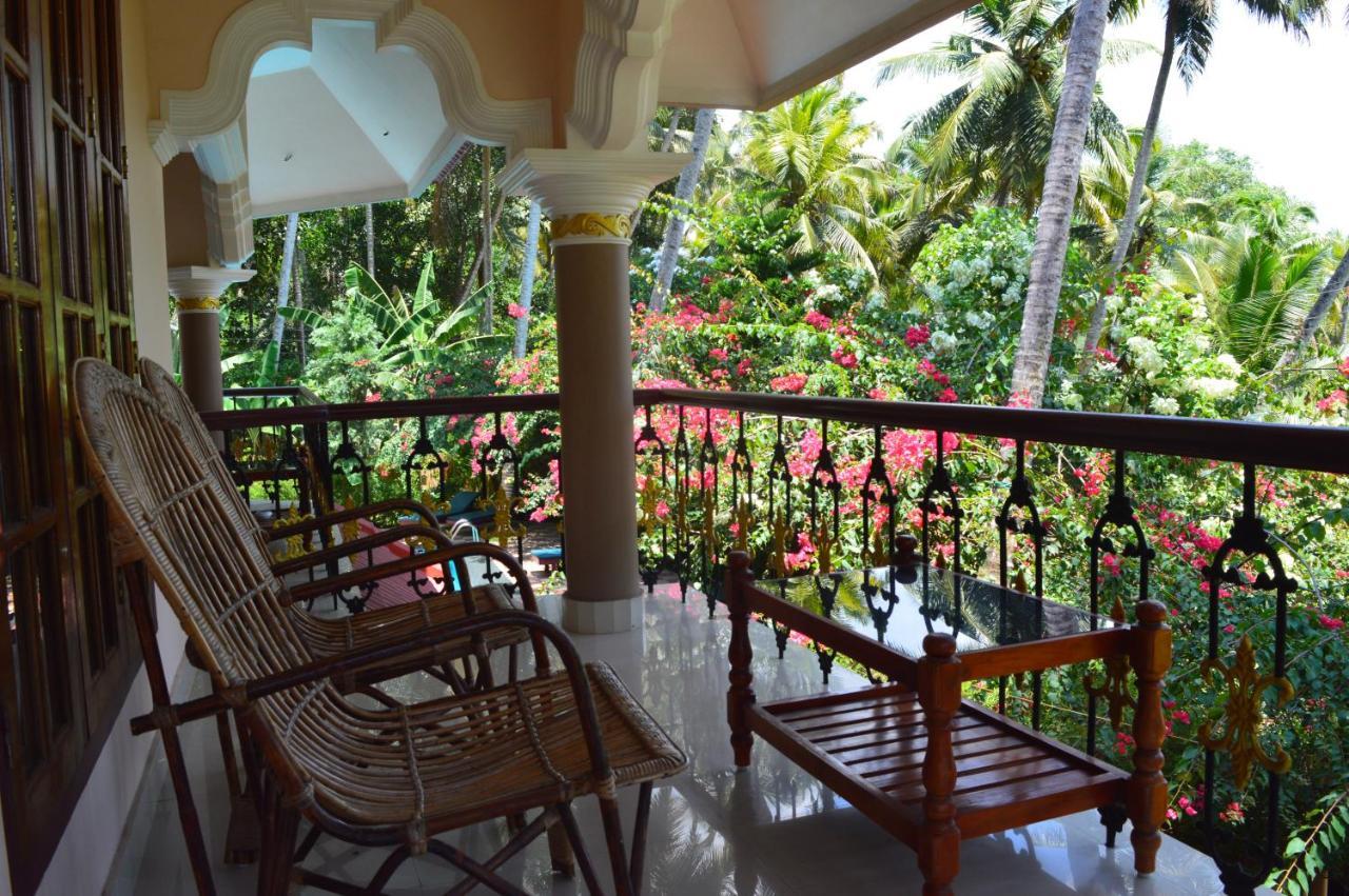 Ganesh Ayurveda Holiday Home Bed And Breakfast Kovalam Esterno foto