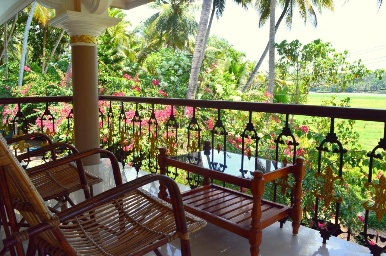 Ganesh Ayurveda Holiday Home Bed And Breakfast Kovalam Esterno foto